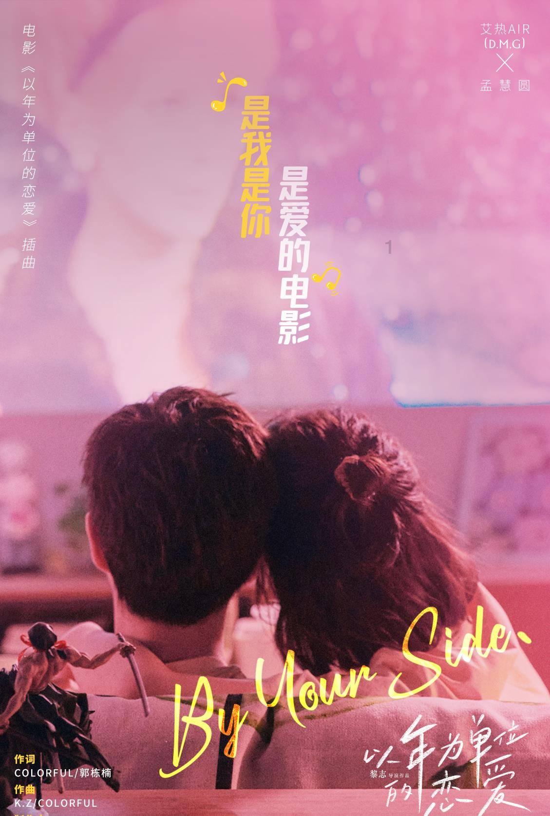 俩卖草莓摊主疑因价格起冲突，当街拿盆互相泼草莓，路人在旁狂捡：怪可惜的